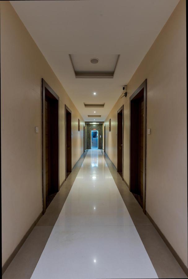 Hotel Royal Palace Karād Exterior foto